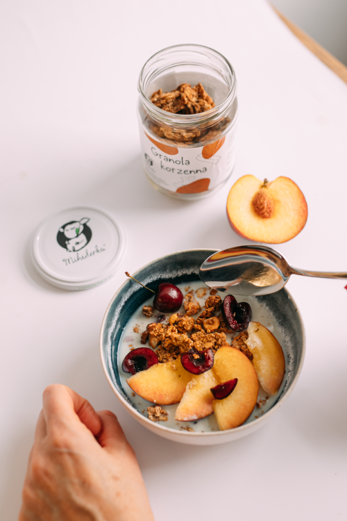 granola korzenna scenka.png