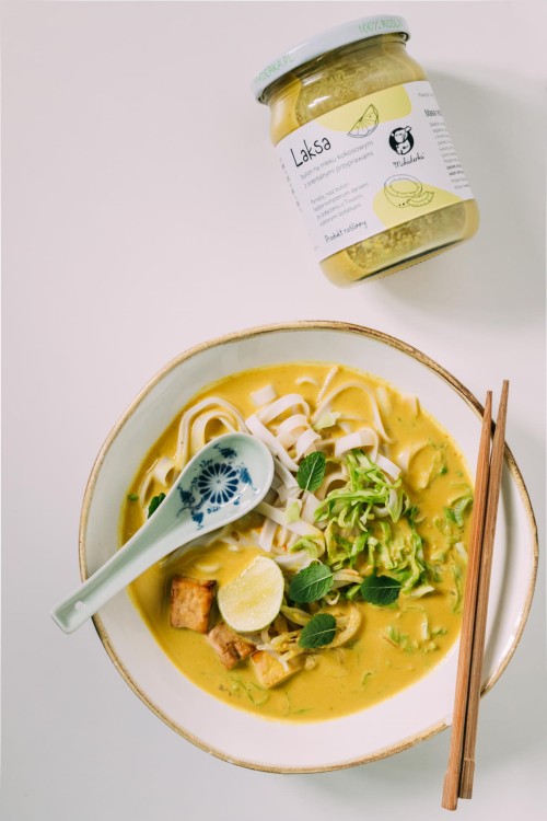 Scenka laksa białe tło-1.jpg